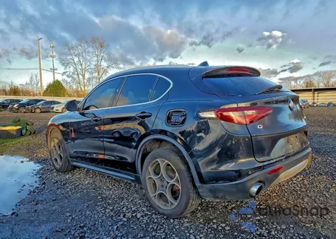 2018 Alfa Romeo Stelvio z USA, uszkodzony, nr VIN ZASFAKAN4J7B81763